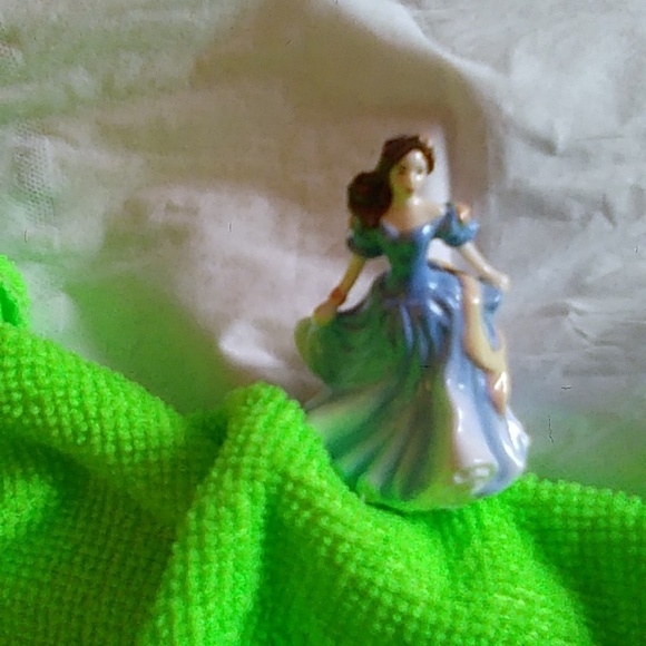 Royal Dolton Miniature Figurine (Rebecca) - Picture 7 of 9